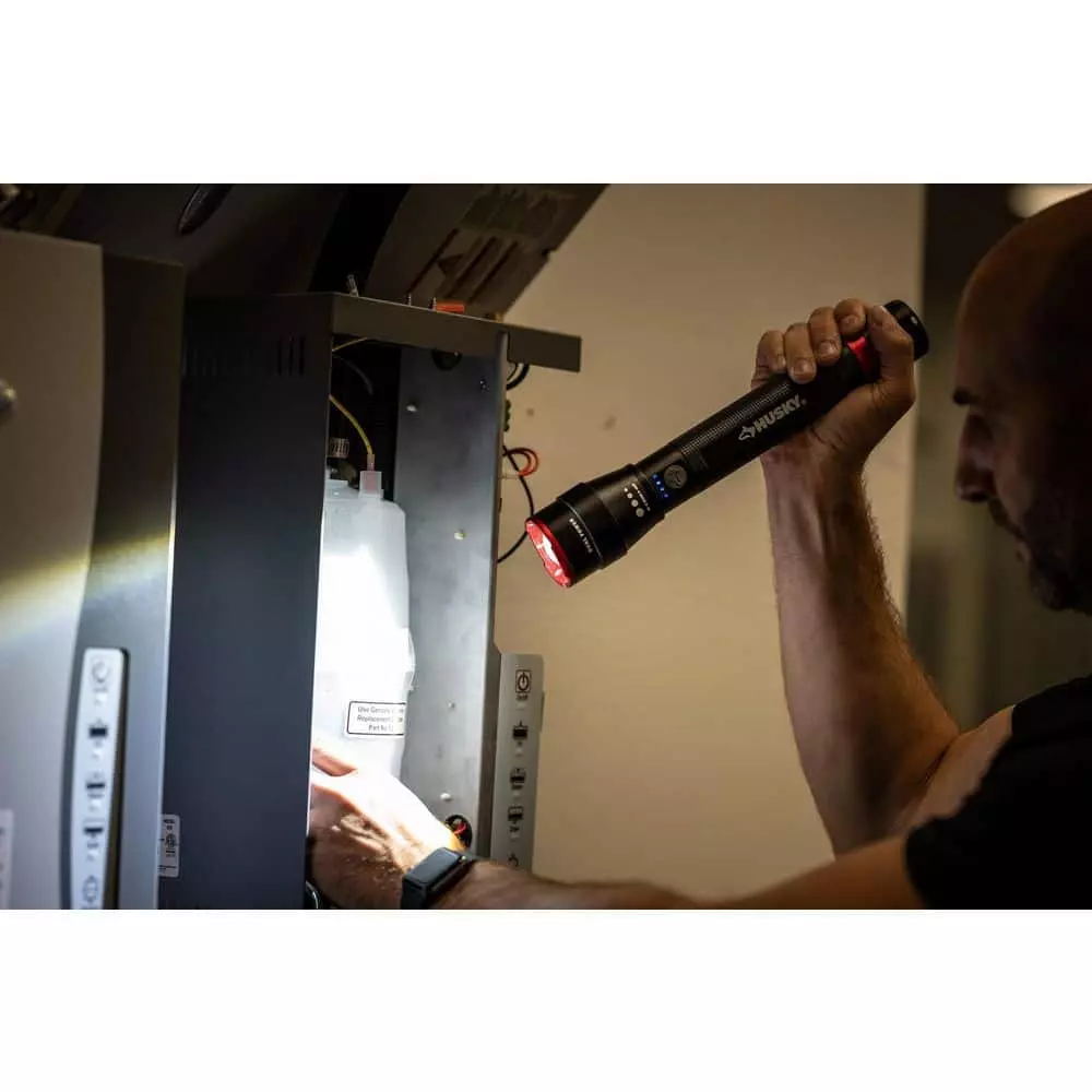 Husky 1500 Lumens Dual-Power Focusing LED Rechargeable Flashlight 3 Modes with USB Port and Rechargeable Battery 4 Husky 1500 Lumens Dual-Power Focusing LED Rechargeable Flashlight 3 Modes with USB Port and Rechargeable Battery - Image 2