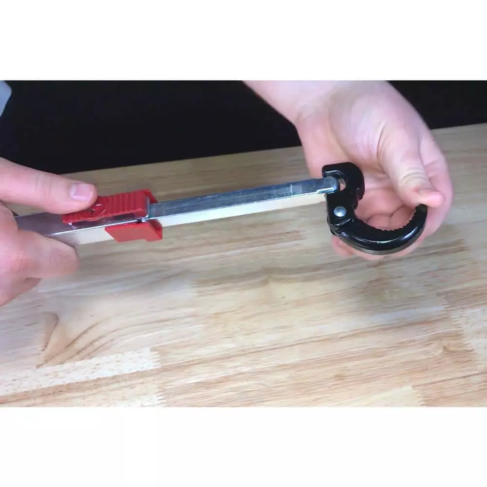 Husky 1-1/2 in. Quick-Release Telescoping Basin Wrench 5 Husky 1-1/2 in. Quick-Release Telescoping Basin Wrench - Image 3