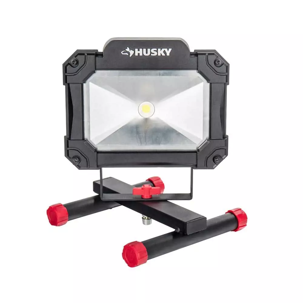 Husky 2000-Lumen Portable LED Work Light 6 Husky 2000-Lumen Portable LED Work Light - Image 4